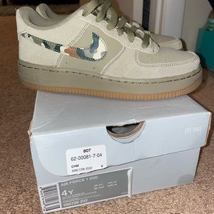 NAVY AIR FORCE 1’s ! Like new :)